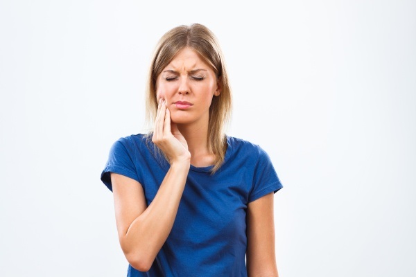 Treating A Toothache At A General Dentist Office